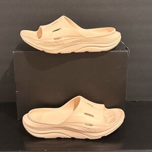 Men’s Hoka Recovery Slides Sandals in Light Tan size 11